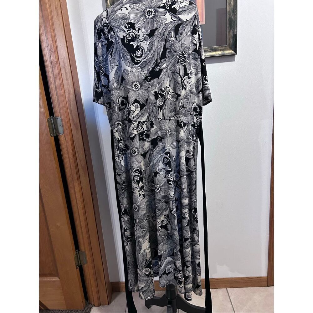 KSL Karin Stevens Plus Size 20W Black & White Floral Faux Wrap Midi Dress - Picture 7 of 10
